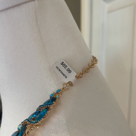Beautiful blue rhinestone necklace with gold. Never worn....brand new. - Picture 2 of 4